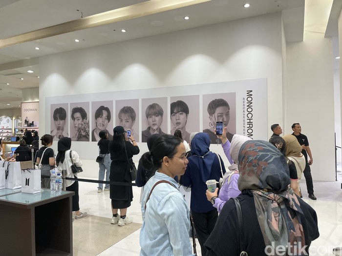 ARMY.. Jangan Lupa Wefie di BTS: POP-UP MONOCHROME!