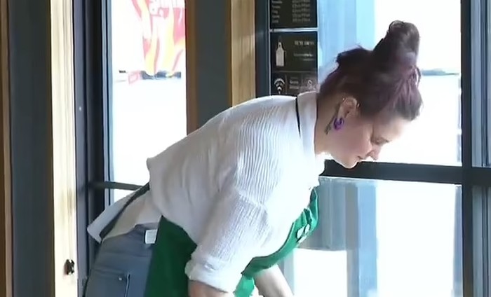 Barista Ini Terharu Dapat Tip Rp 3,2 Juta dari Pembeli yang Rewel
