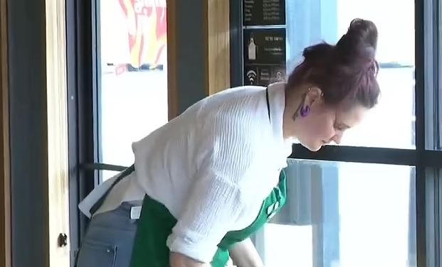 Barista Ini Terharu Dapat Tip Rp 3,2 Juta dari Pembeli nan Rewel