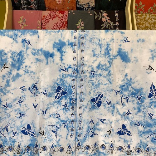 Batik Sasambo biru putih, batik motif kangkung. (Instagram @sasambo_bumi_gora)