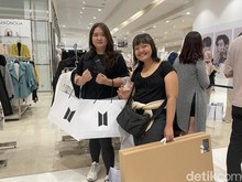 Tajir Melintir! ARMY Ini Habiskan Rp 23,5 Juta di BTS POP-UP MONOCHROME! Tajir Melintir! ARMY Ini Habiskan Rp 23,5 Juta di BTS POP-UP MONOCHROME!