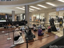 Antrean BTS POP-UP: MONOCHROME IN Jakarta Ditutup Setelah 10 Jam Antrean BTS POP-UP: MONOCHROME IN Jakarta Ditutup Setelah 10 Jam
