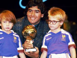 Trofi Bola Emas Maradona Dilelang, Diprediksi Tembus Jutaan Dolar