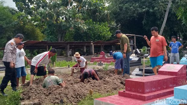 Dua pengamen yang tewas di Prambanan, Klaten dikuburkan di TPU Tegal Binangun.