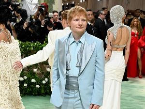 Ed Sheeran 1,5 Tahun Kecanduan Makan Chicken Wings, Berat Badan Naik 25 Kg