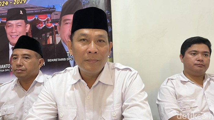 Ketua DPC Gerindra Solo, Ardianto Kuswinarno di kator DPC, Kamis (9/5/2024).