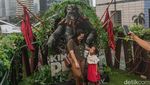 JPO Pinisi Diserbu Warga Buat Foto Saat Libur Panjang