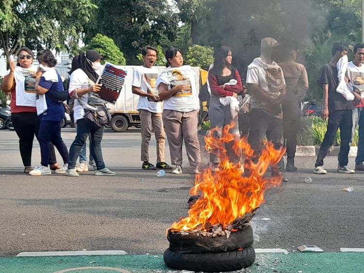 Karyawan Polo Ralph Lauren Indonesia Demo MA Minta Hakim Diganti
