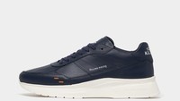 Di sisi lain, perusahaan juga mengatakan bahwa para pramugari dapat membeli sepatu kets KLM yang dikembangkan secara khusus, yang dirancang oleh Filling Pieces.