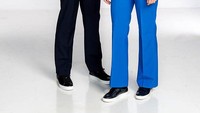KLM Royal Dutch Airlines membebaskan pramugari untuk memilih sepatu kets mereka sendiri (yang harus memenuhi persyaratan tertentu).
