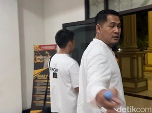 Ko Apex Bungkam Usai Diperiksa Polda Jambi, Pengawal Tutup Kamera Wartawan