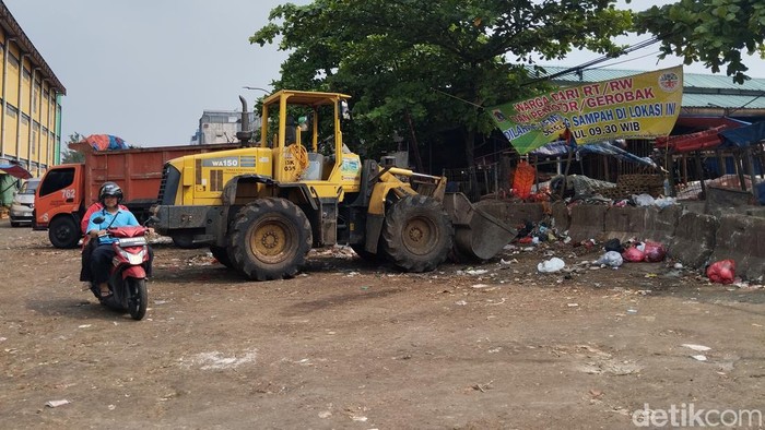 Kondisi TPS di dekat Lokbin Sentra Buah dan Sayur Pasar Minggu, Jakarta Selatan, Kamis (9/5) (Fawdi/detikcom).