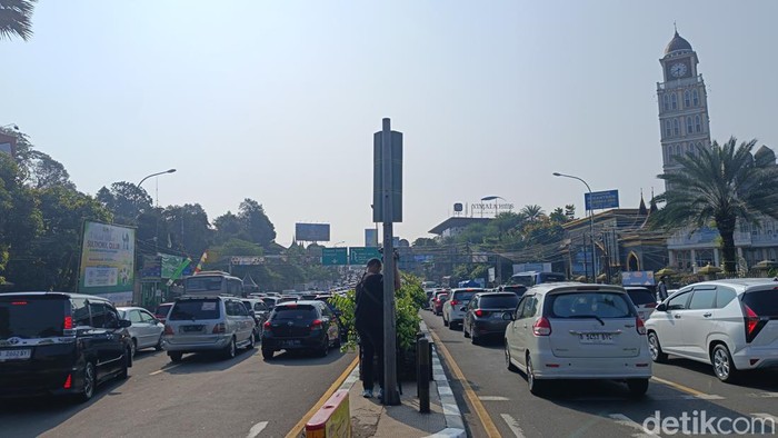 Lalin di Simpang Gadog, Puncak Bogor, Kamis (9/5/2024).