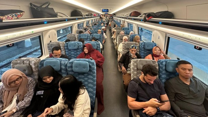 Memasuki masa libur panjang akhir pekan kali ini peningkatan sudah mulai terlihat sejak Rabu 8 Mei 2024. Pada periode tersebut, KCIC telah memberangkatkan sebanyak 20.454 penumpang meningkat 28% dibandingkan keberangkatan Selasa 7 Mei.