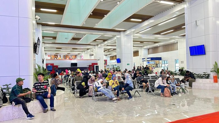 Memasuki masa libur panjang akhir pekan kali ini peningkatan sudah mulai terlihat sejak Rabu 8 Mei 2024. Pada periode tersebut, KCIC telah memberangkatkan sebanyak 20.454 penumpang meningkat 28% dibandingkan keberangkatan Selasa 7 Mei.