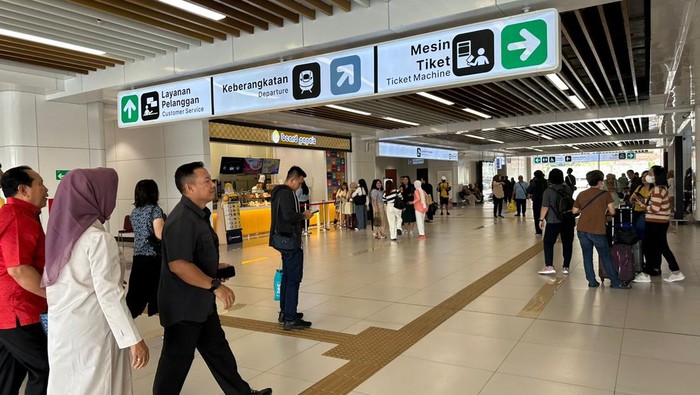Memasuki masa libur panjang akhir pekan kali ini peningkatan sudah mulai terlihat sejak Rabu 8 Mei 2024. Pada periode tersebut, KCIC telah memberangkatkan sebanyak 20.454 penumpang meningkat 28% dibandingkan keberangkatan Selasa 7 Mei.