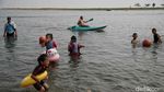 Libur Panjang, Pantai Ancol Diserbu Pengunjung