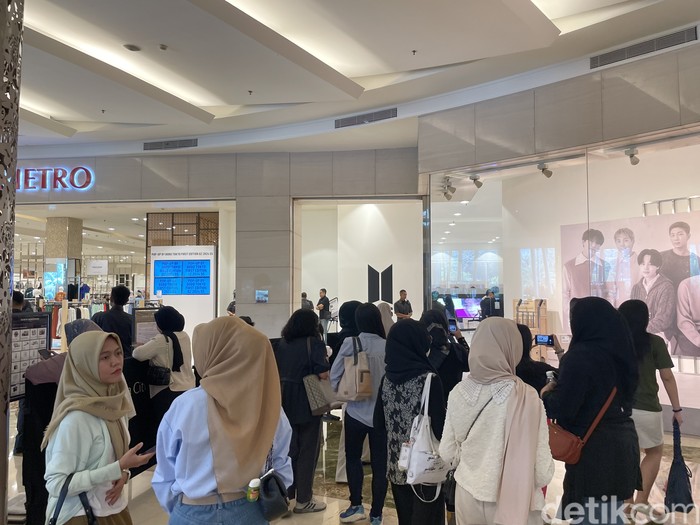 Makin Siang, Ribuan ARMY Geruduk BTS POP-UP: MONOCHROME