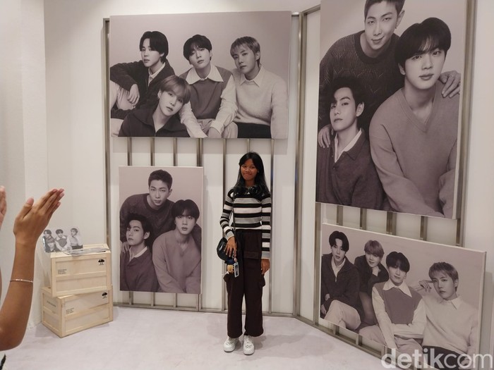 Makin Siang, Ribuan ARMY Geruduk BTS POP-UP: MONOCHROME Makin Siang, Ribuan ARMY Geruduk BTS POP-UP: MONOCHROME