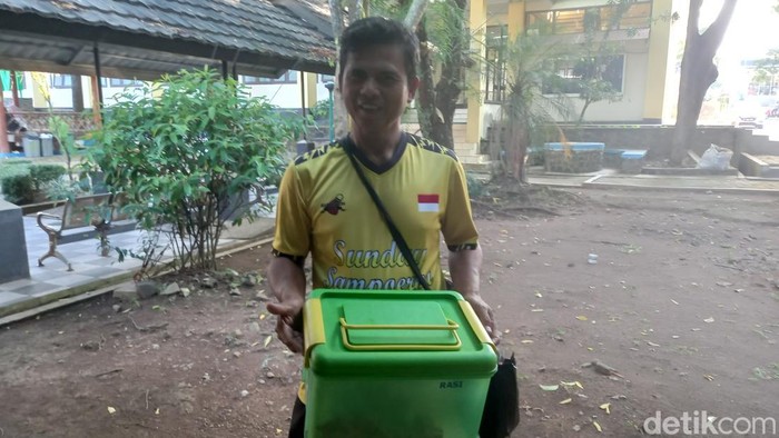 Mang Dede penjual tahu Sumedang di Kampus Unpad