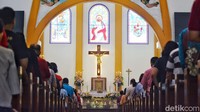 Ibadah Kenaikan Yesus Kristus di Gereja Katolik Kristus Raja Surabaya berlangsung khidmat.