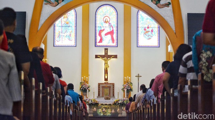 Misa Hari Kenaikan Yesus Kristus di Gereja Kristus Raja Surabaya. Misa Hari Kenaikan Yesus Kristus di Gereja Kristus Raja Surabaya.