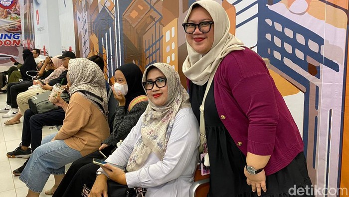 Nadhisa (26), warga yang hendak berangkat liburan (Tina/detikcom).