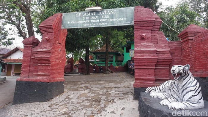 Objek wisata Makam Mbah Kuwu Sangkan.