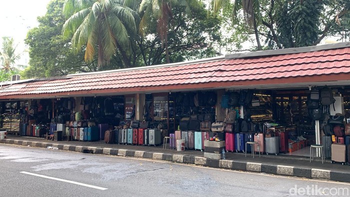 Pasar Barang Antik di Jl Surabaya, Menteng, Jakarta