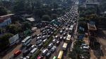 Penampakan Padatnya Jalur Puncak Bogor Saat Libur Panjang