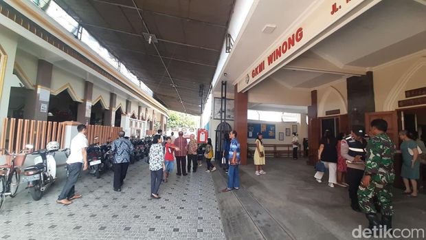 Perayaan Kenaikan Yesus Kristus di GMKI yang lokasinya berhadapan dengan masjid di Desa Winong, Kecamatan Pati, Pati, Kamis (9/5/2024