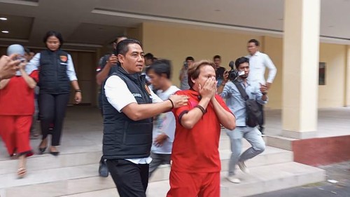 Polda NTB menangkap tiga pelaku Tindak Pidana Perdagangan Orang (TPPO). Satu di antaranya adalah biduan dangdut Ahmad Sahid alias Sahid KDI asal Lombok Timur. (Foto: Humas Polda NTB)