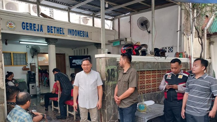 Polisi tinjau gereja di Mampang Jaksel