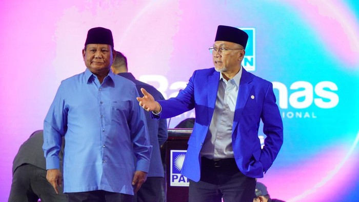 Momen Prabowo Baca Pantun-Nyanyi PAN di Acara Bimtek-Rakornas Partai