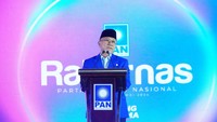 Sementara itu, Zulhas memastikan PAN akan selalu mendukung Prabowo di berbagai situasi. 