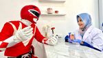 Potret Unik Power Ranger Periksa Gigi