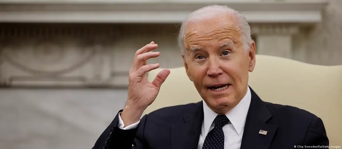 Presiden Amerika Serikat Joe Biden saat berbicara kepada wartawan ketika menyambut Presiden Romania Klaus Lohannis di Gedung Putih, Selasa (07/05) Foto: Chip Somodevilla/Getty Images