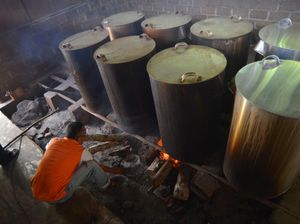 Sibuknya Depot Air Masak di Daerah KLB Diare