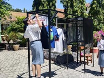 Belajar dari Youtube, Siswi SMKN 4 Kupang Temukan Penjemur Pakaian Antihujan