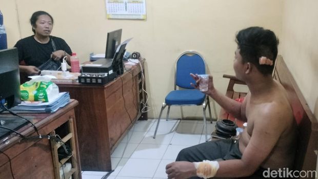 Sopir rental korban pembacokan oleh emak-emak.