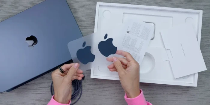 Stiker Logo Apple