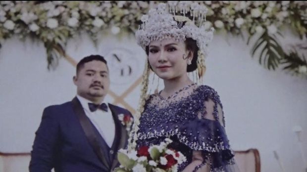 Suami yang kehilangan istri. Istrinya meninggal usai cabut gigi.