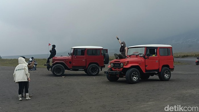 Suasana hari pertama libur panjang di Bromo.