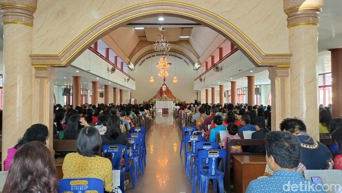 Suasana ibadah memperingati Hari Kenaikan Yesus Kristus di Gereja HKBP Sidorame Medan