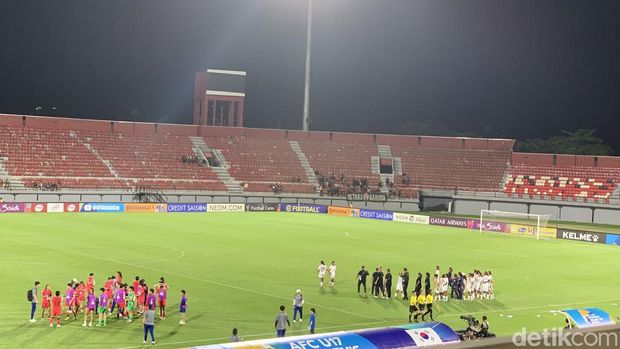 Timnas Putri Indonesia U-17 kalah 0-12 dari Korea Selatan di Piala Asia U-17 Wanita di Gianyar, Bali.
