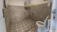 Juga terdapat fasilitas kamar mandi lengkap dengan air hangatnya lho.  (Syanti Mustika/detikcom)