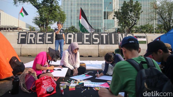 Aksi Bela Palestina Kembali Berlangsung di Depan Kedubes Amerika