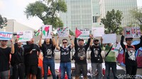 Eka menjelaskan pihaknya sengaja memberikan wadah bagi anak muda bersuara dan menuntut agar genosida di Palestina segera dihentikan.