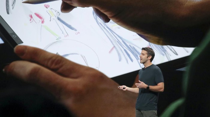 John Ternus, Apples V.P. of Hardware Engineering, discuss the latest development for the iPad Pro during an event to announce new products Tuesday Oct. 30, 2018, in the Brooklyn borough of New York. (AP Photo/Bebeto Matthews)