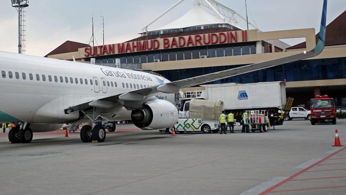 Bandara Sultan Mahmud Badaruddin (SMB) II Palembang menyiapkan ratusan personel operasional, untuk layanan angkutan udara calon jemaah haji (CJH) 2024. Kesiapan keberangkatan CJH dimulai dari asrama haji hingga keberangaktan di bandara.